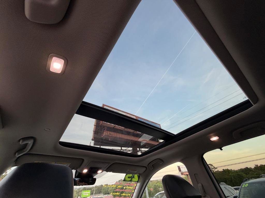 Used 2025 Honda Pilot Touring image 6