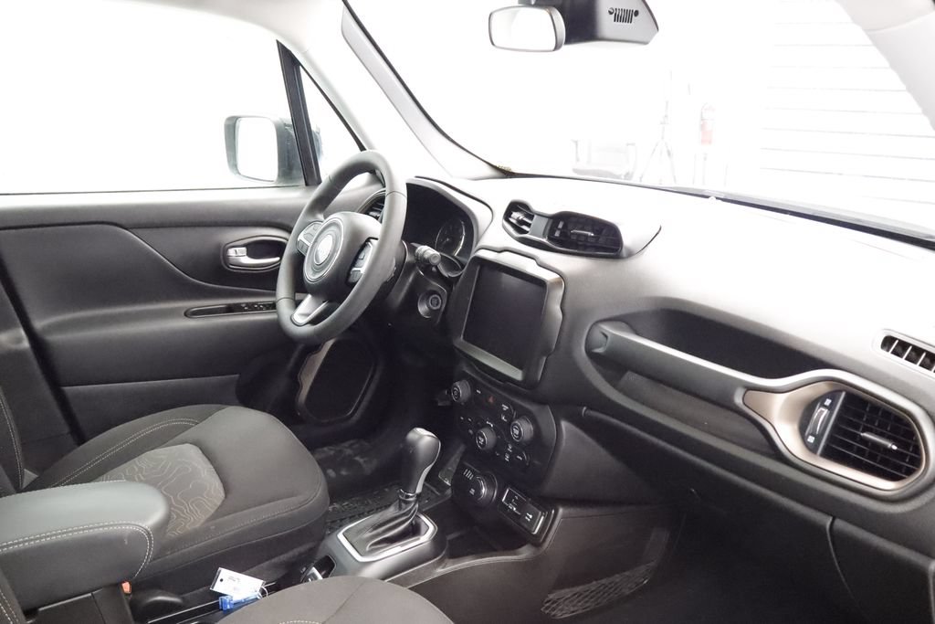 Certified 2023 Jeep Renegade Latitude w/ Sun/Sound Group AWD/4WD image 26