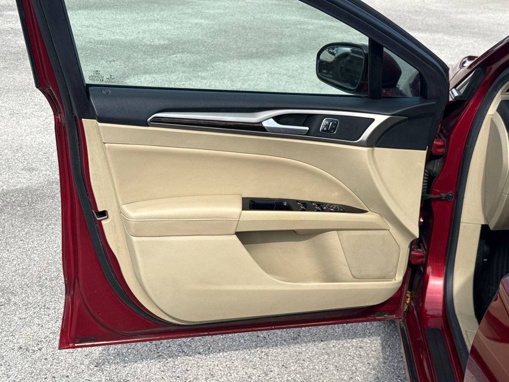 Used 2016 Ford Fusion SE w/ Equipment Group 202A image 11