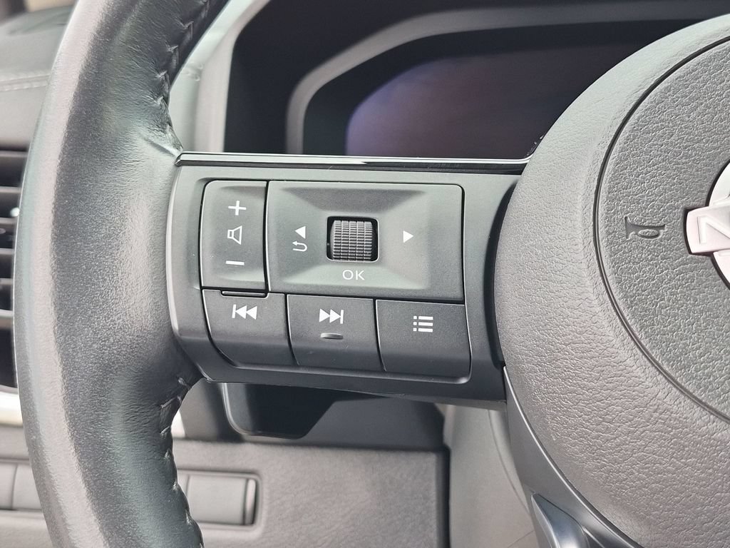 Used 2024 Nissan Rogue SL w/ SL Premium Package AWD/4WD image 16