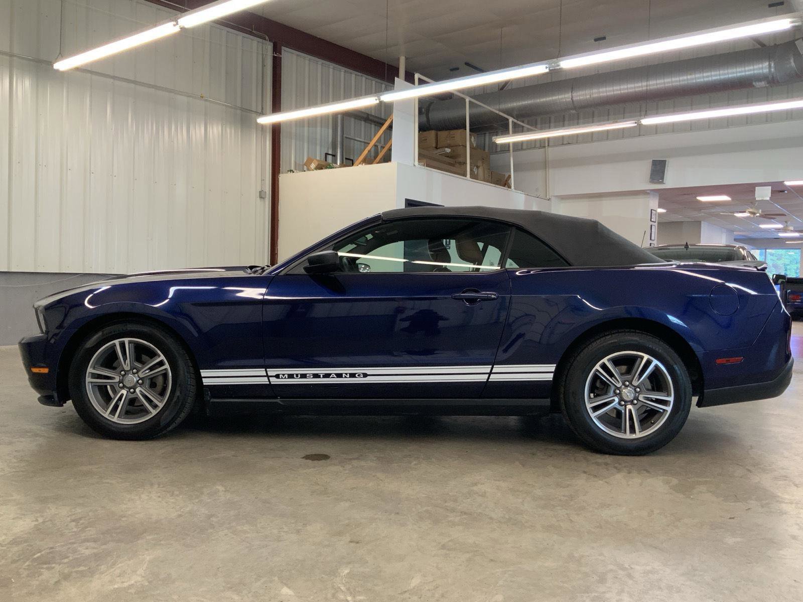 Used 2010 Ford Mustang Premium RWD image 40
