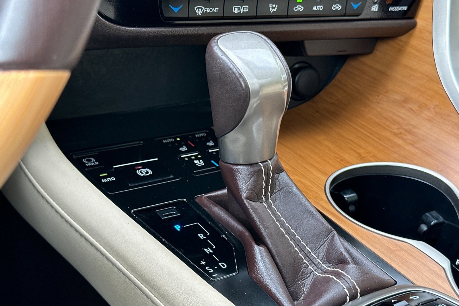 Used 2019 Lexus RX 450h AWD w/ Navigation Package image 18