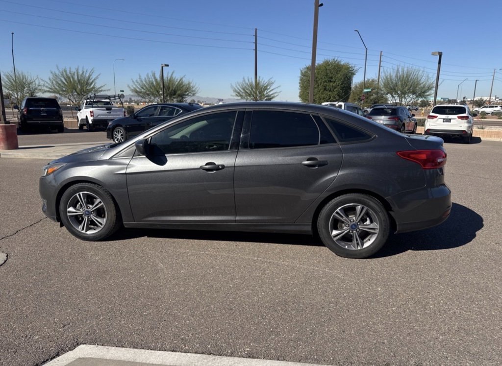 Used 2018 Ford Focus SE w/ SE Appearance Package image 9