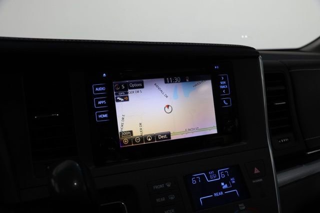 Used 2017 Toyota Sienna SE w/ SE Preferred Package FWD image 23