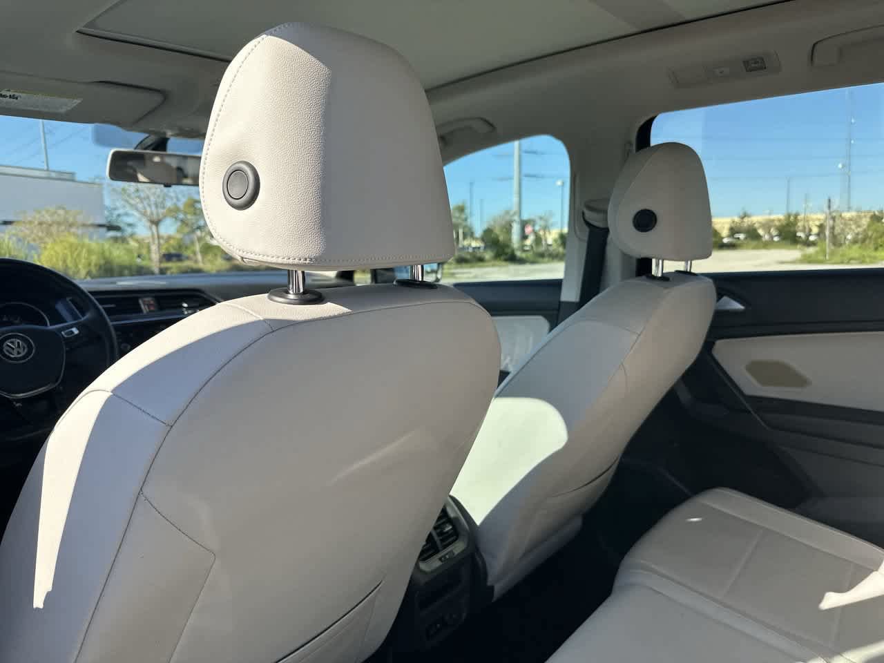 Used 2019 Volkswagen Tiguan SE w/ Panoramic Sunroof Package FWD image 17
