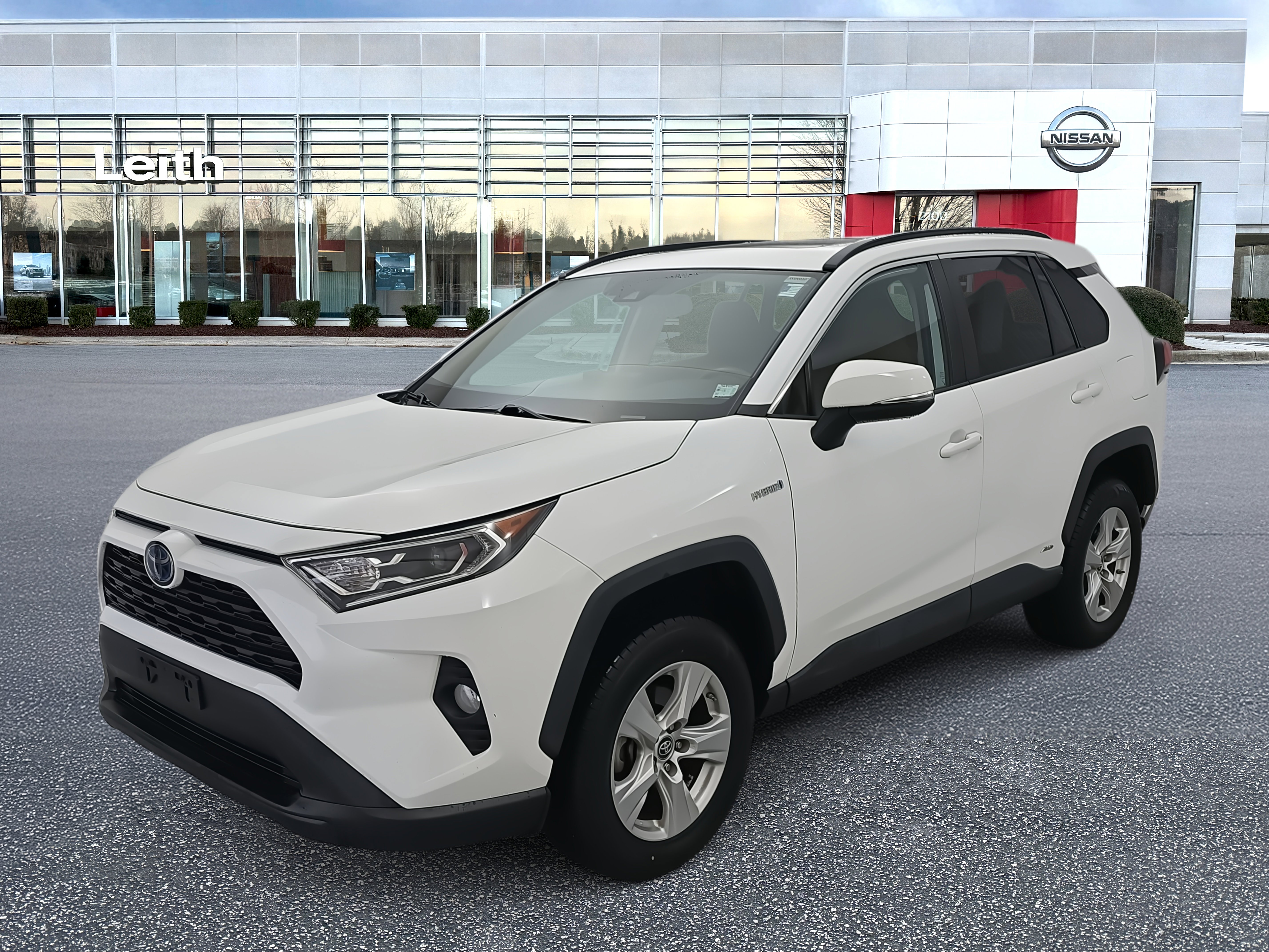 Used 2019 Toyota RAV4 XLE image 1