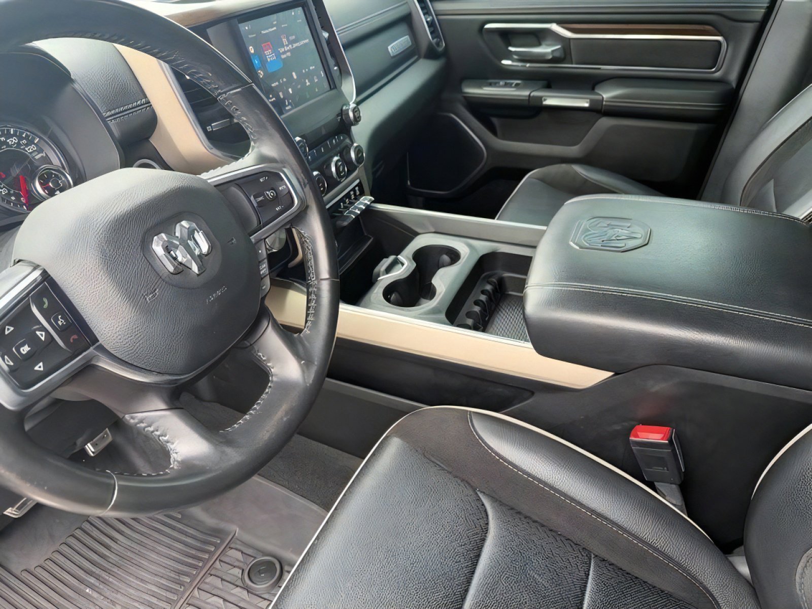 Used 2022 RAM 1500 Laramie AWD/4WD image 14