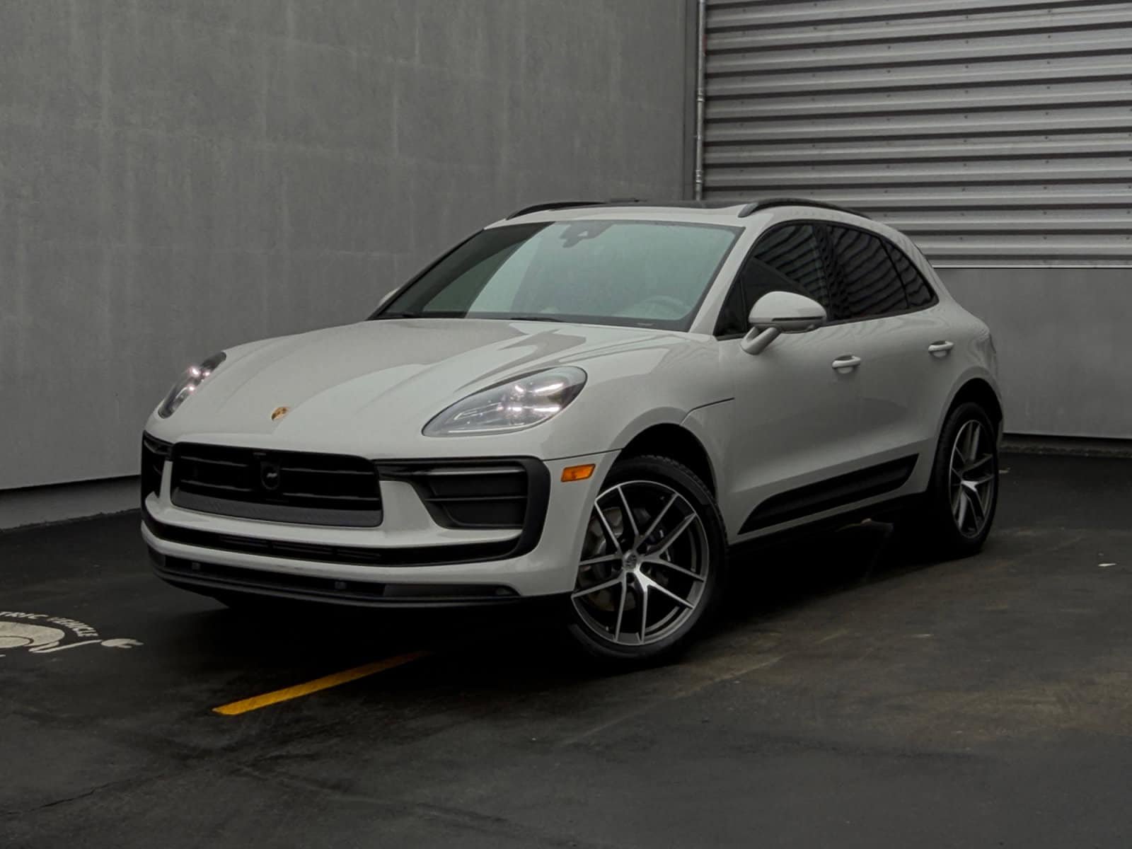New 2026 Porsche Macan image 1