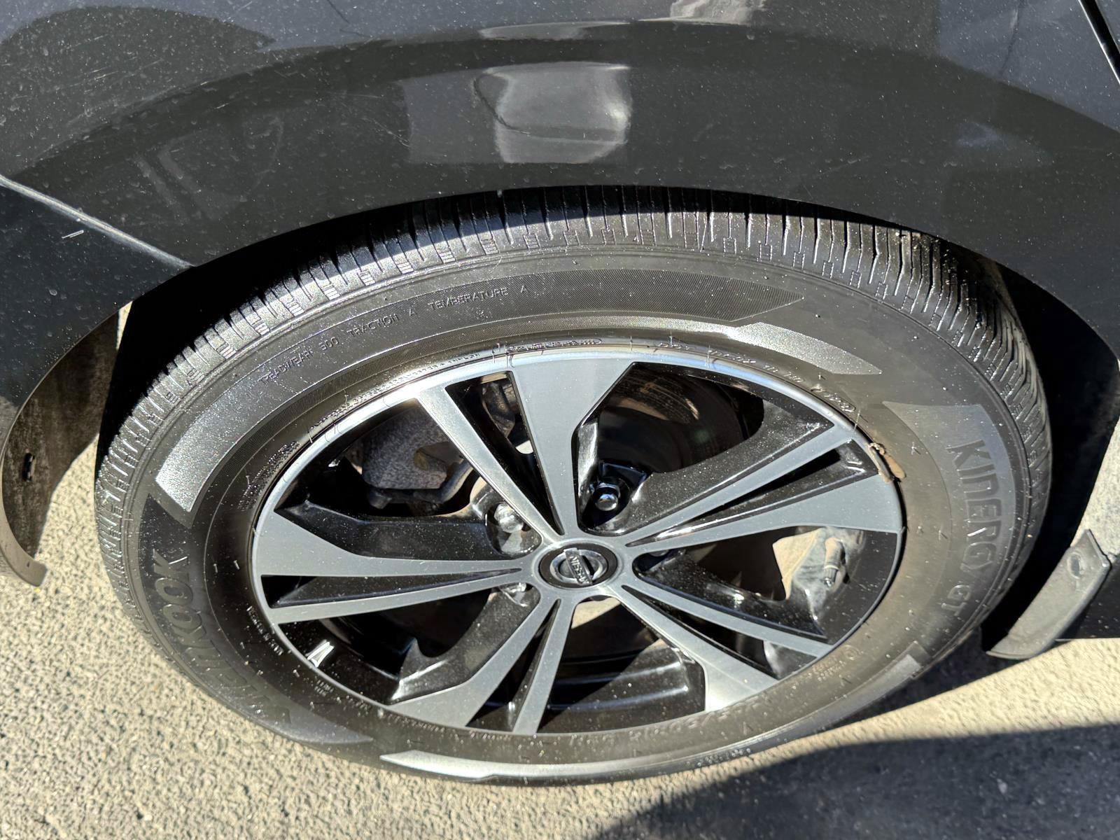 Used 2023 Nissan Sentra SV w/ All-Weather Package FWD image 6