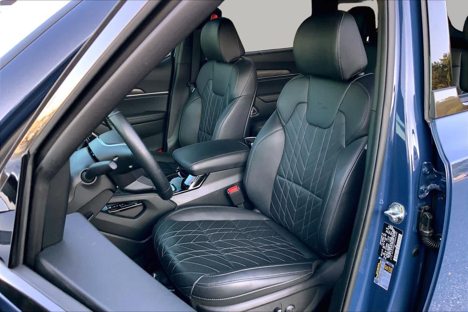 Used 2025 Kia Telluride AWD image 8