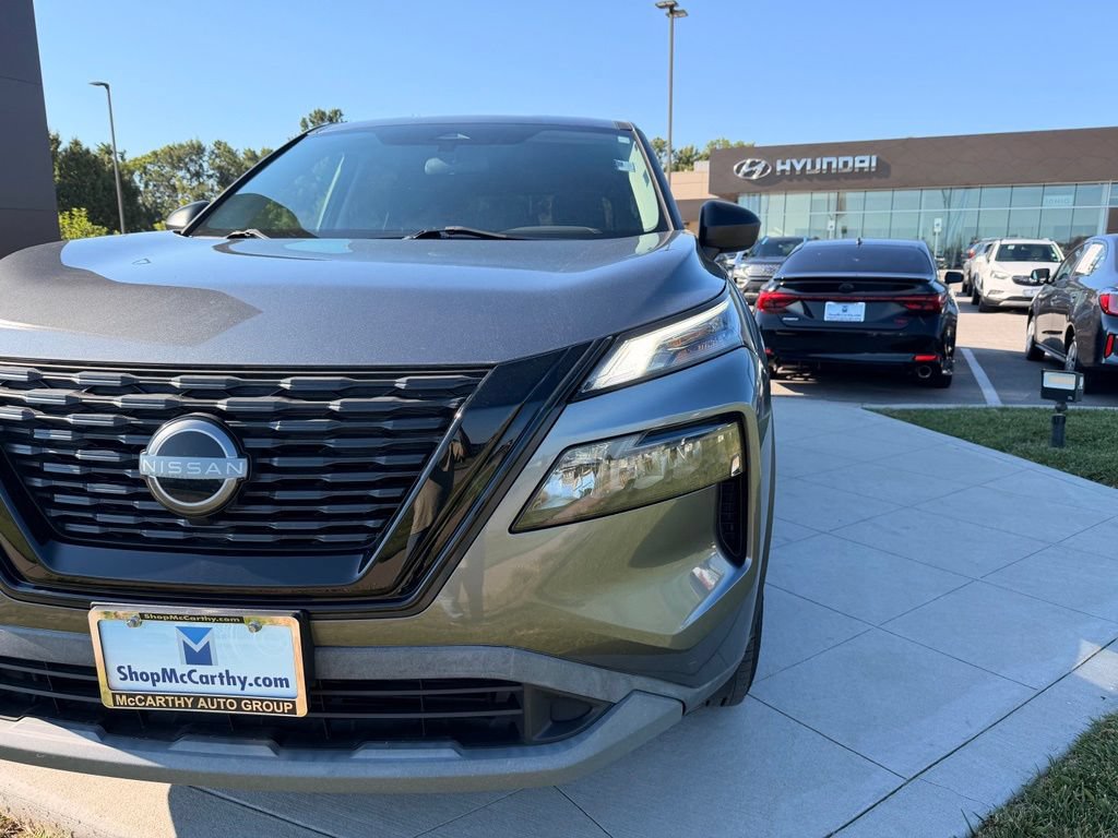 Used 2023 Nissan Rogue S AWD/4WD image 9