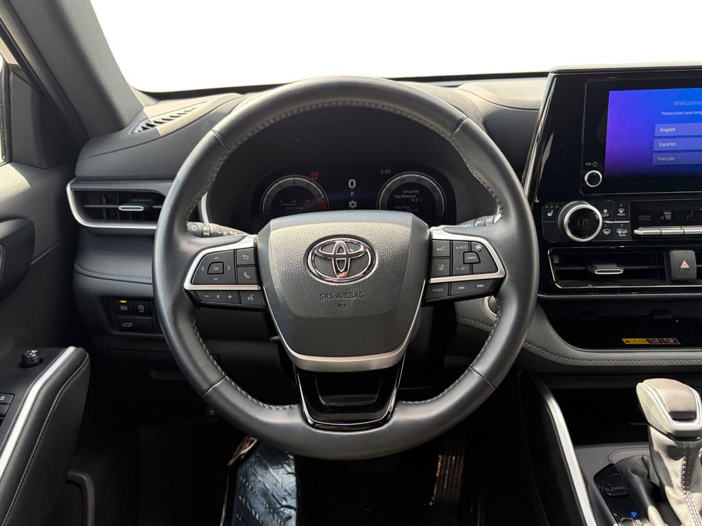 Used 2025 Toyota Highlander XSE AWD/4WD image 13