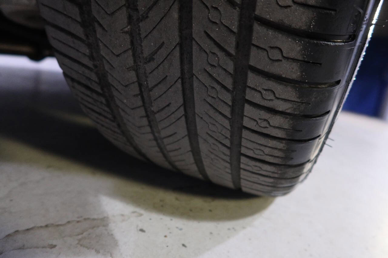 Used 2009 Nissan 370Z Touring w/ Sport Pkg image 32