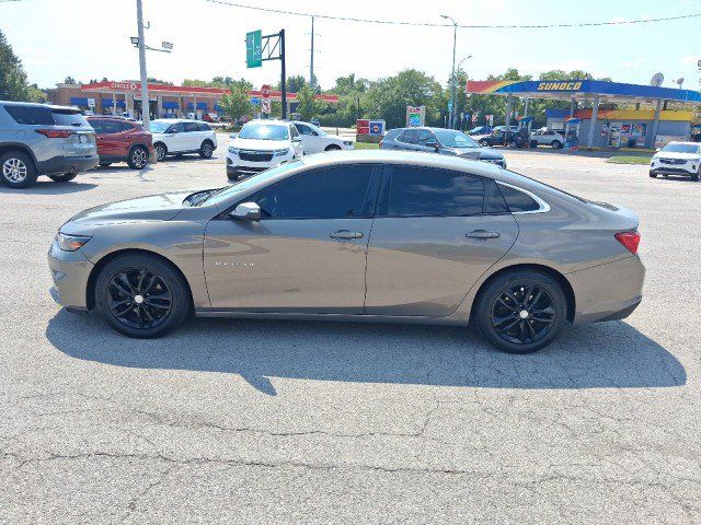 Used 2017 Chevrolet Malibu LT FWD image 4