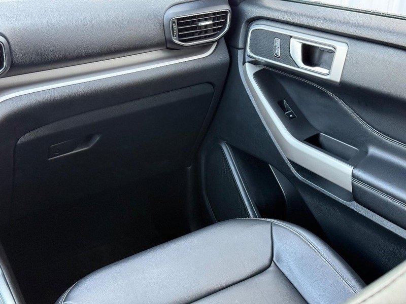 Certified 2023 Ford Explorer XLT image 15