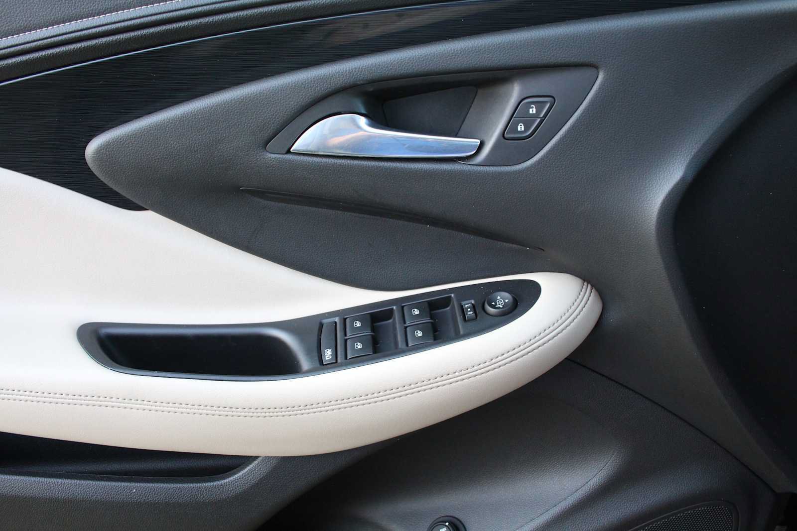 Used 2017 Buick Envision Preferred FWD image 33