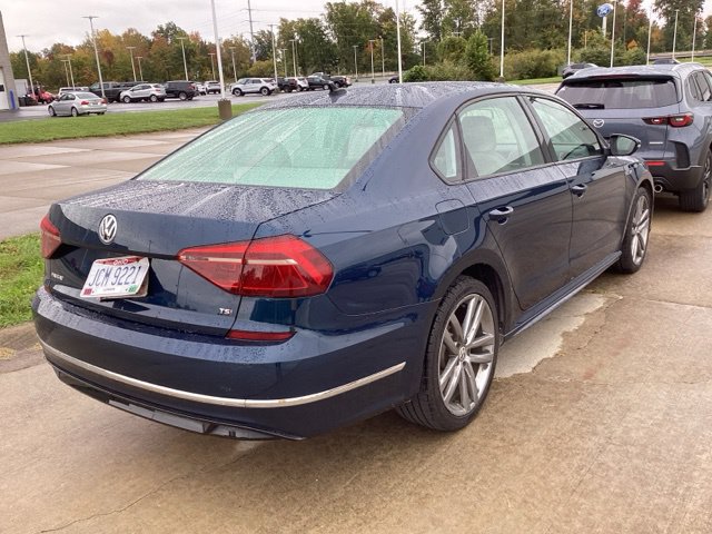 Used 2018 Volkswagen Passat 2.0T R-Line FWD image 11