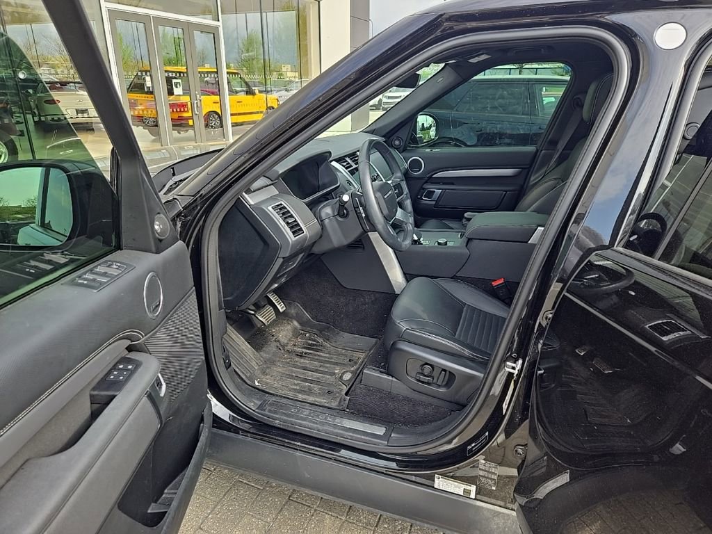 Certified 2024 Land Rover Discovery Dynamic SE image 16