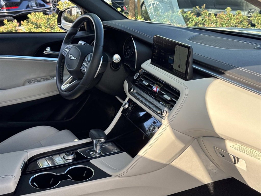 Used 2025 Genesis G70 2.5T image 25