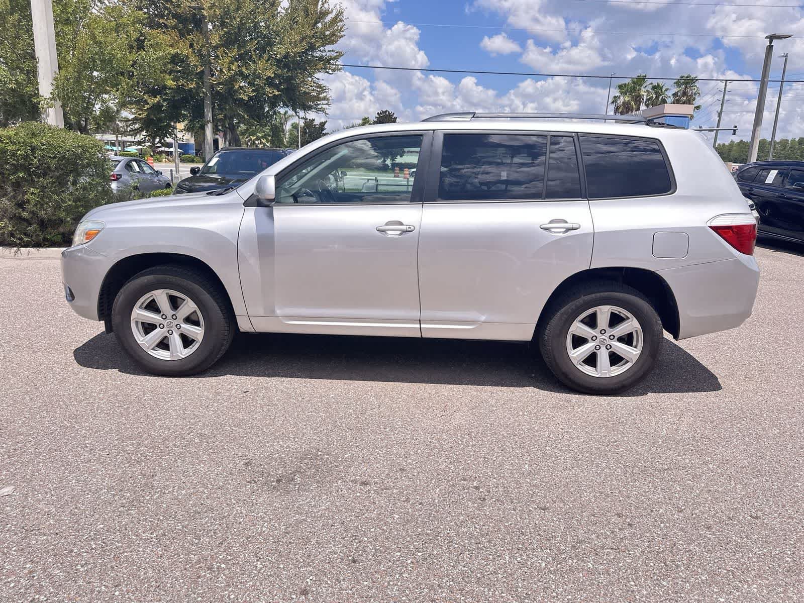 Used 2010 Toyota Highlander 2WD w/ Convenience Pkg image 3