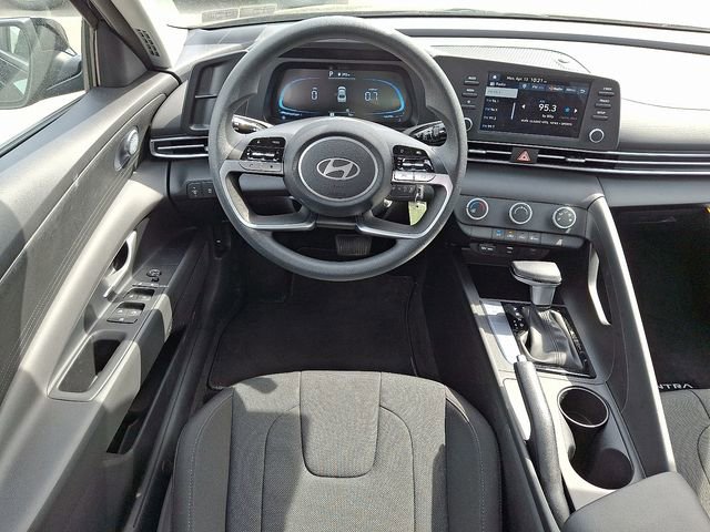 Certified 2026 Hyundai Elantra SE FWD image 11