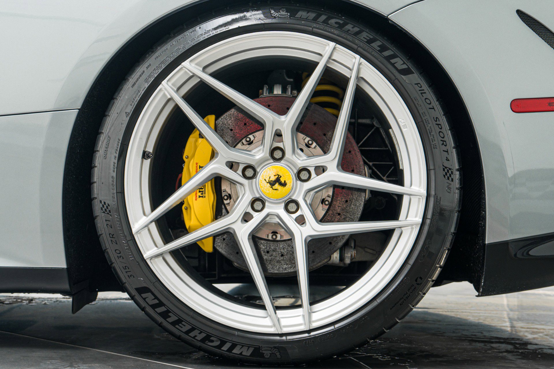 Used 2015 Ferrari FF image 11