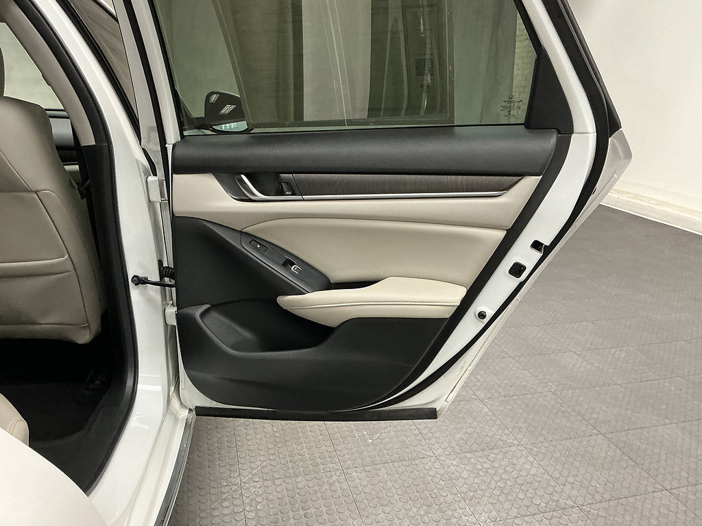 Used 2019 Honda Accord Touring image 29