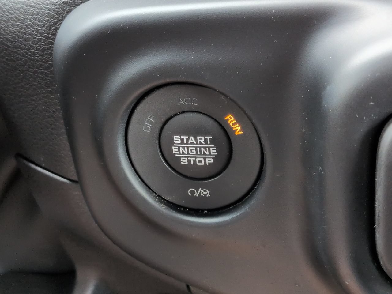 Used 2023 Jeep Gladiator Mojave AWD/4WD image 28