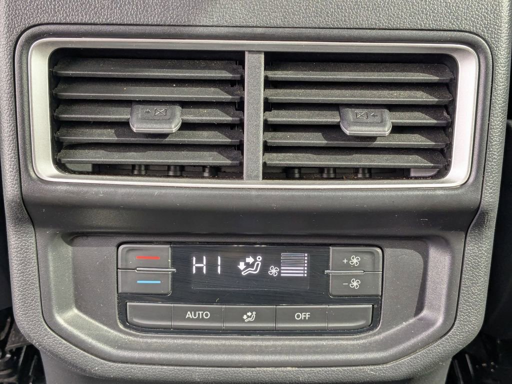 Used 2025 Volkswagen Atlas SE image 28