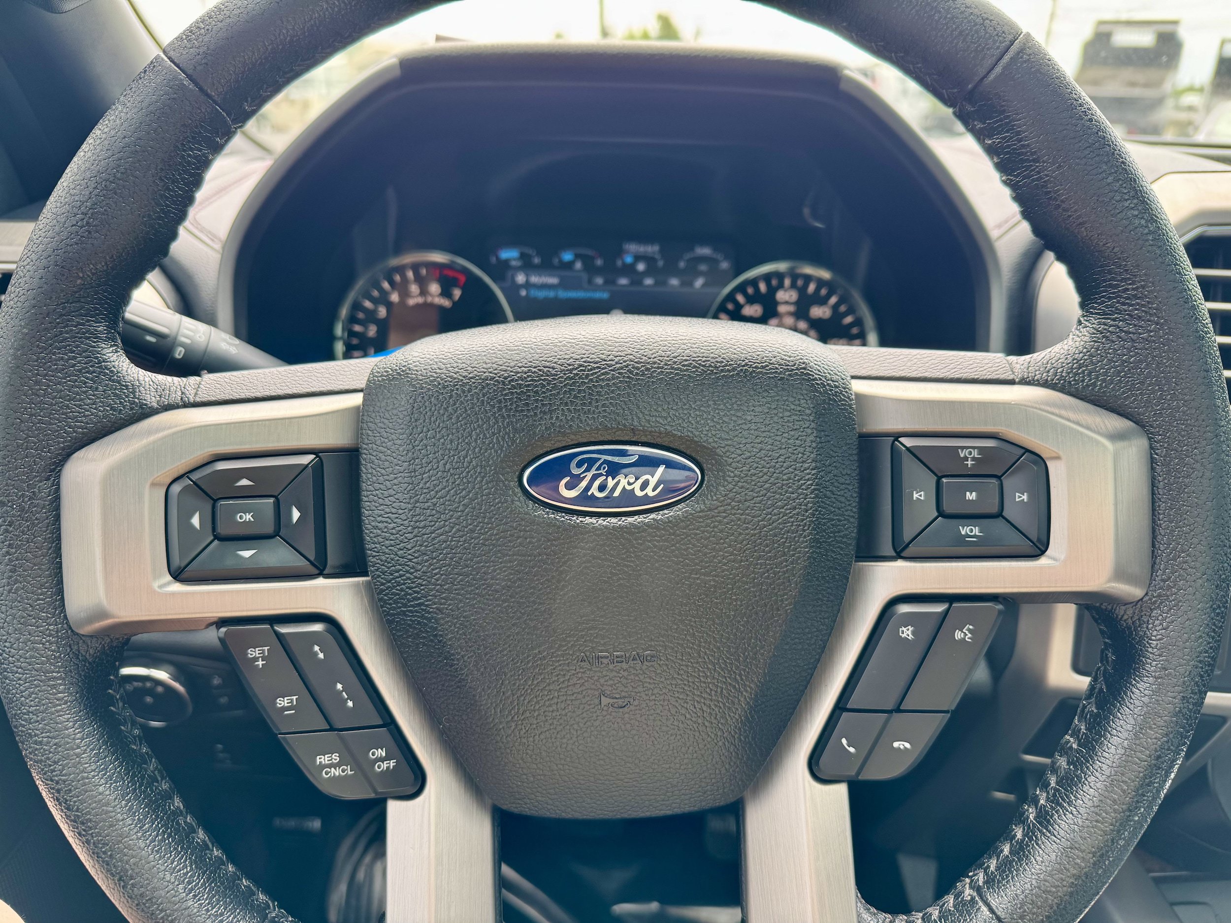 Used 2016 Ford F150 Platinum w/ Equipment Group 701A Luxury AWD/4WD image 16