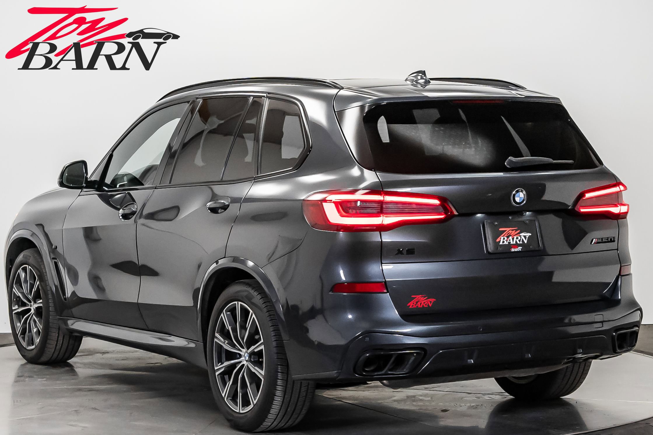 Used 2019 BMW X5 xDrive50i w/ M Sport Package image 3