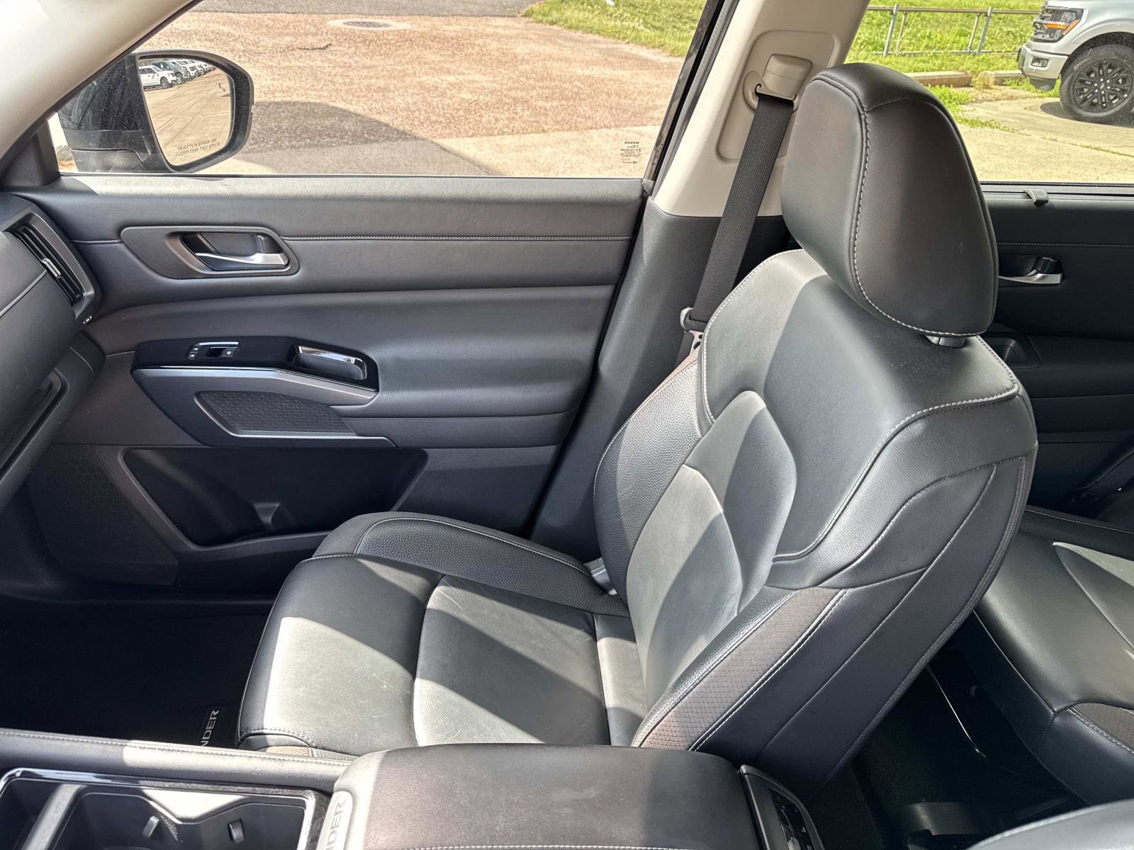 Used 2023 Nissan Pathfinder SL w/ SL Premium Package FWD image 14