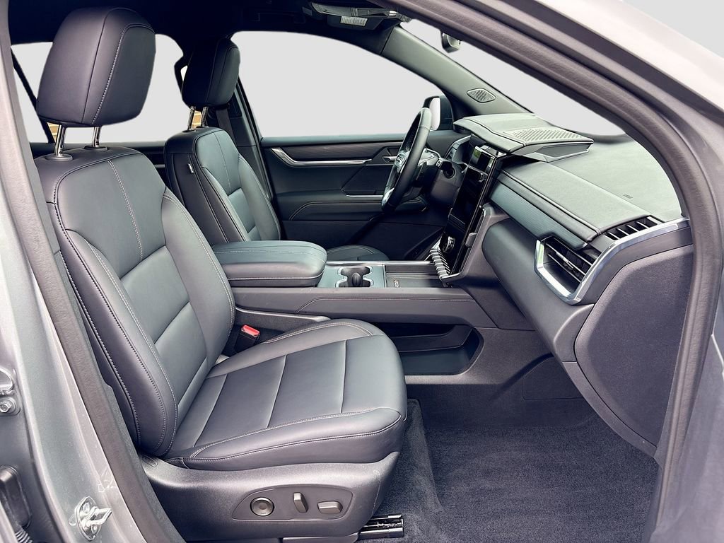 Used 2024 GMC Acadia Elevation w/ Trailering Package image 19