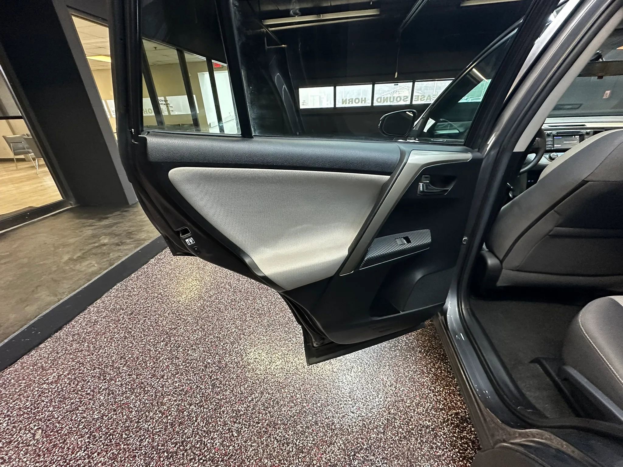 Used 2015 Toyota RAV4 XLE image 15