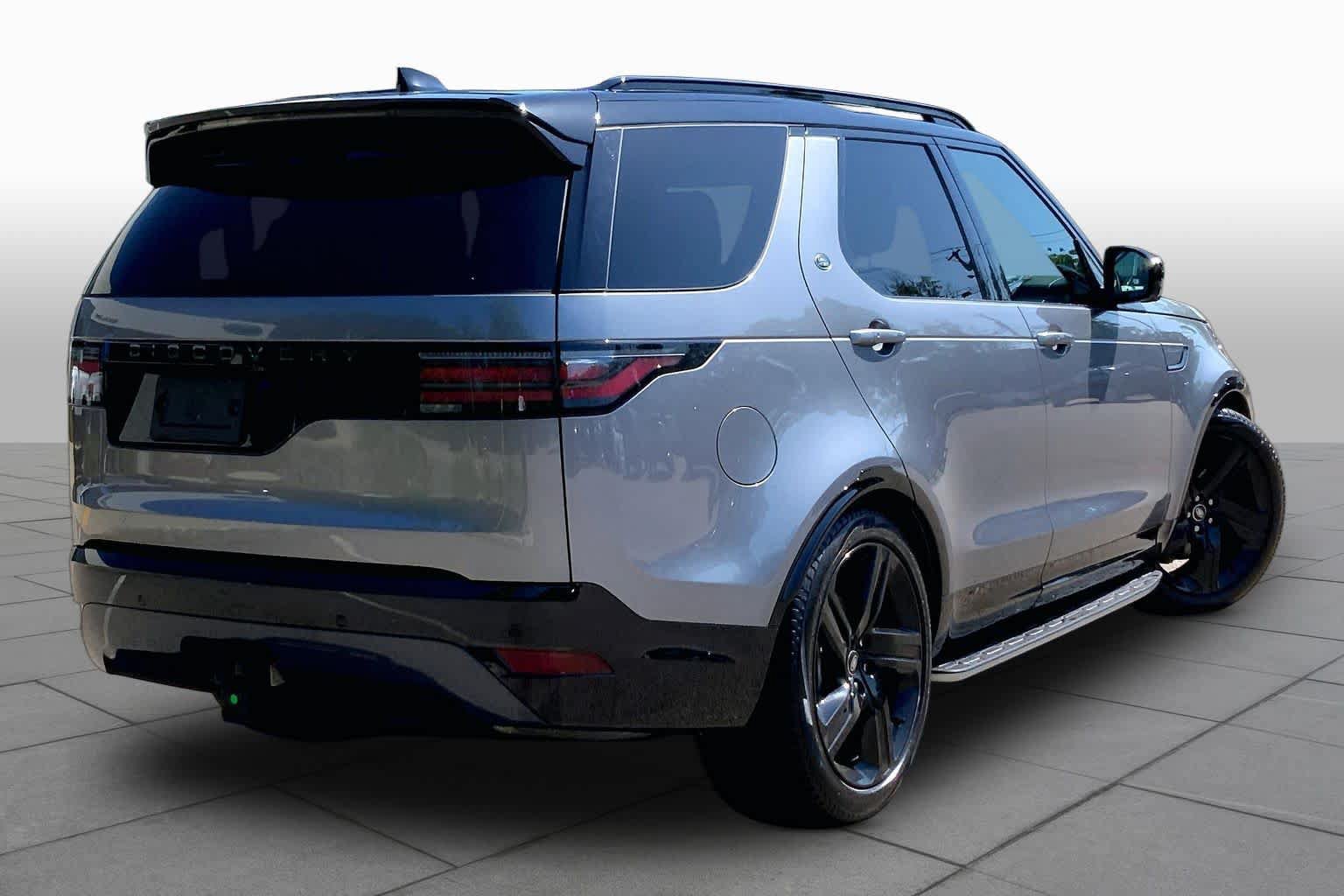 Used 2025 Land Rover Discovery Dynamic SE AWD/4WD image 12