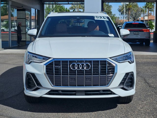 Used 2025 Audi Q3 2.0T Premium image 2