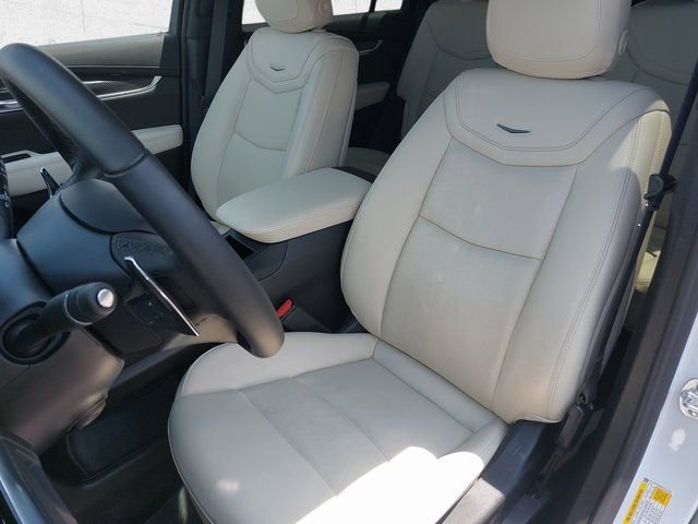 Used 2025 Cadillac XT6 Sport w/ LPO, Floor Liner Package image 18