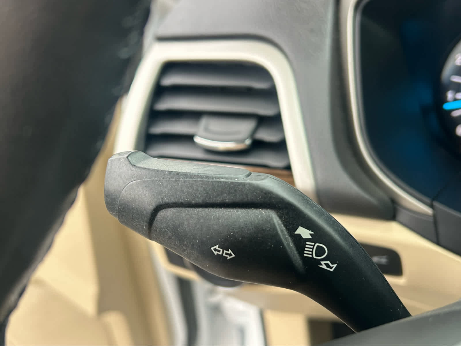 Used 2014 Ford Fusion SE w/ Equipment Group 202A FWD image 19