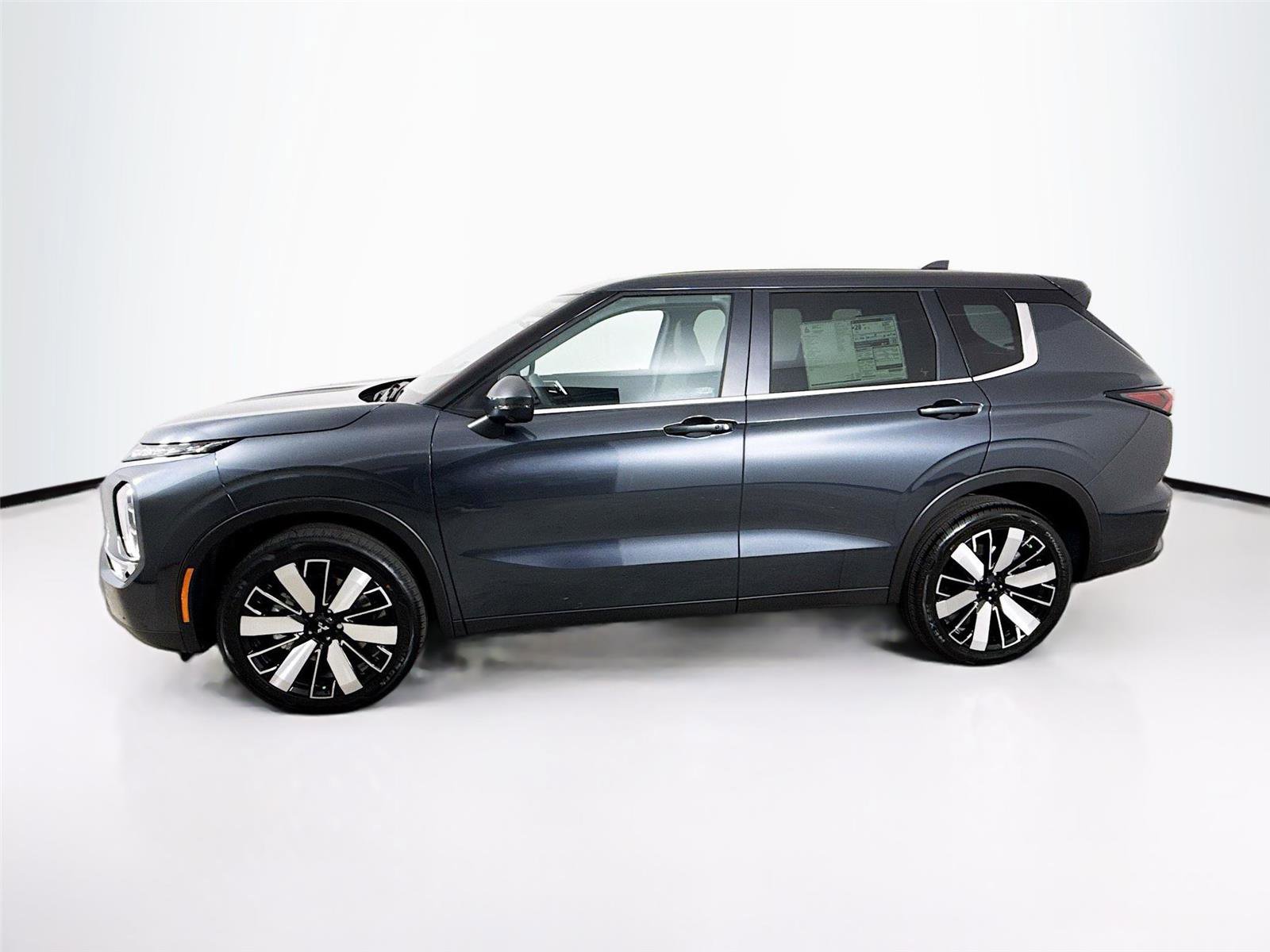 New 2026 Mitsubishi Outlander SE image 4