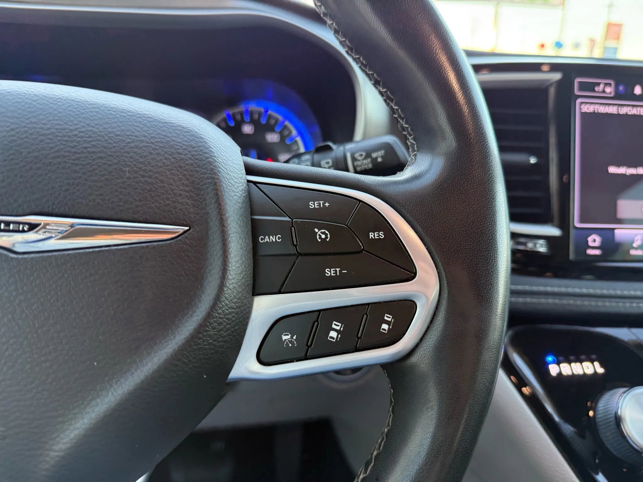 Used 2022 Chrysler Pacifica Touring-L image 35