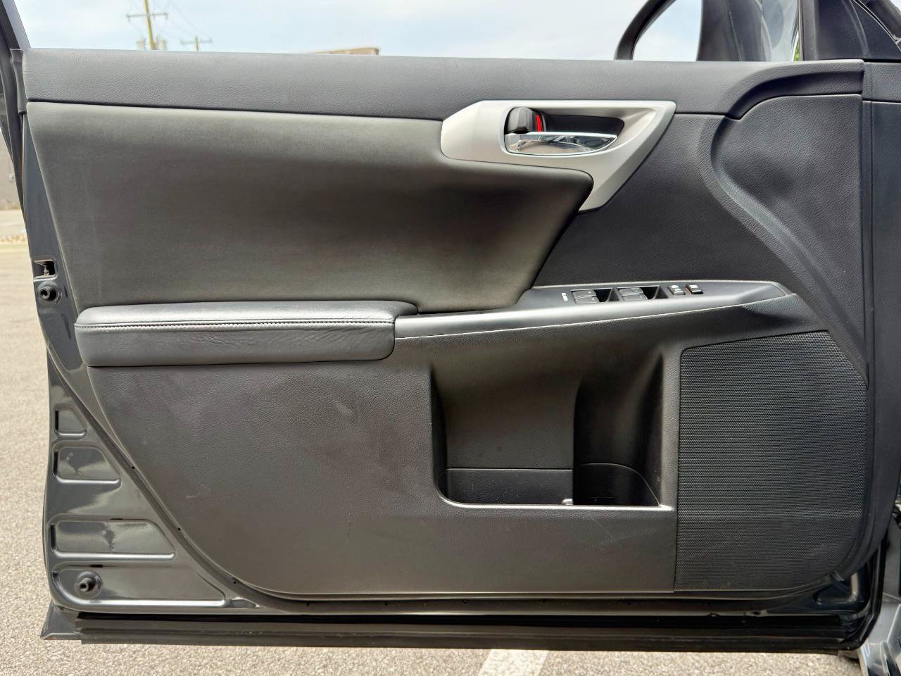 Used 2011 Lexus CT 200h Premium FWD image 16