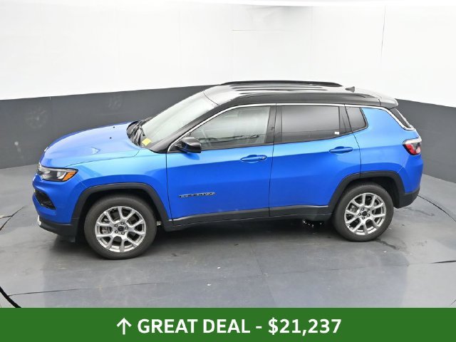 Used 2025 Jeep Compass Limited AWD/4WD image 43