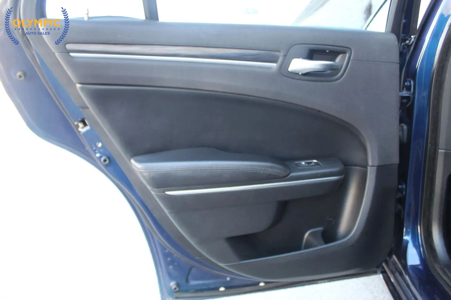 Used 2017 Chrysler 300 Limited image 39