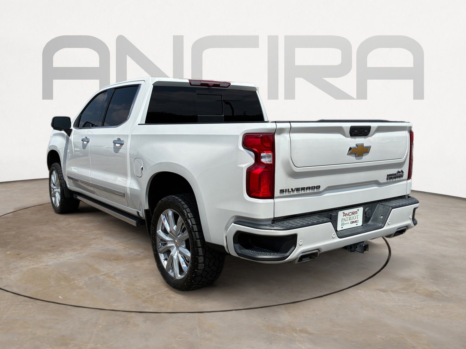 Used 2022 Chevrolet Silverado 1500 High Country w/ High Country Premium Package AWD/4WD image 8