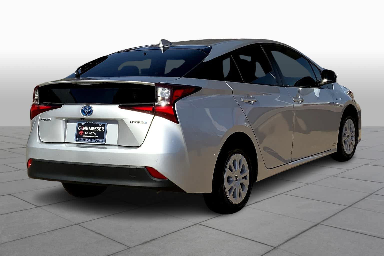 Used 2020 Toyota Prius LE FWD image 12