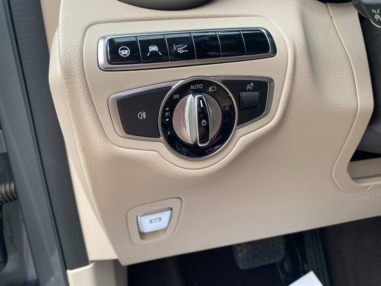 Used 2016 Mercedes-Benz GLC 300 4MATIC image 22