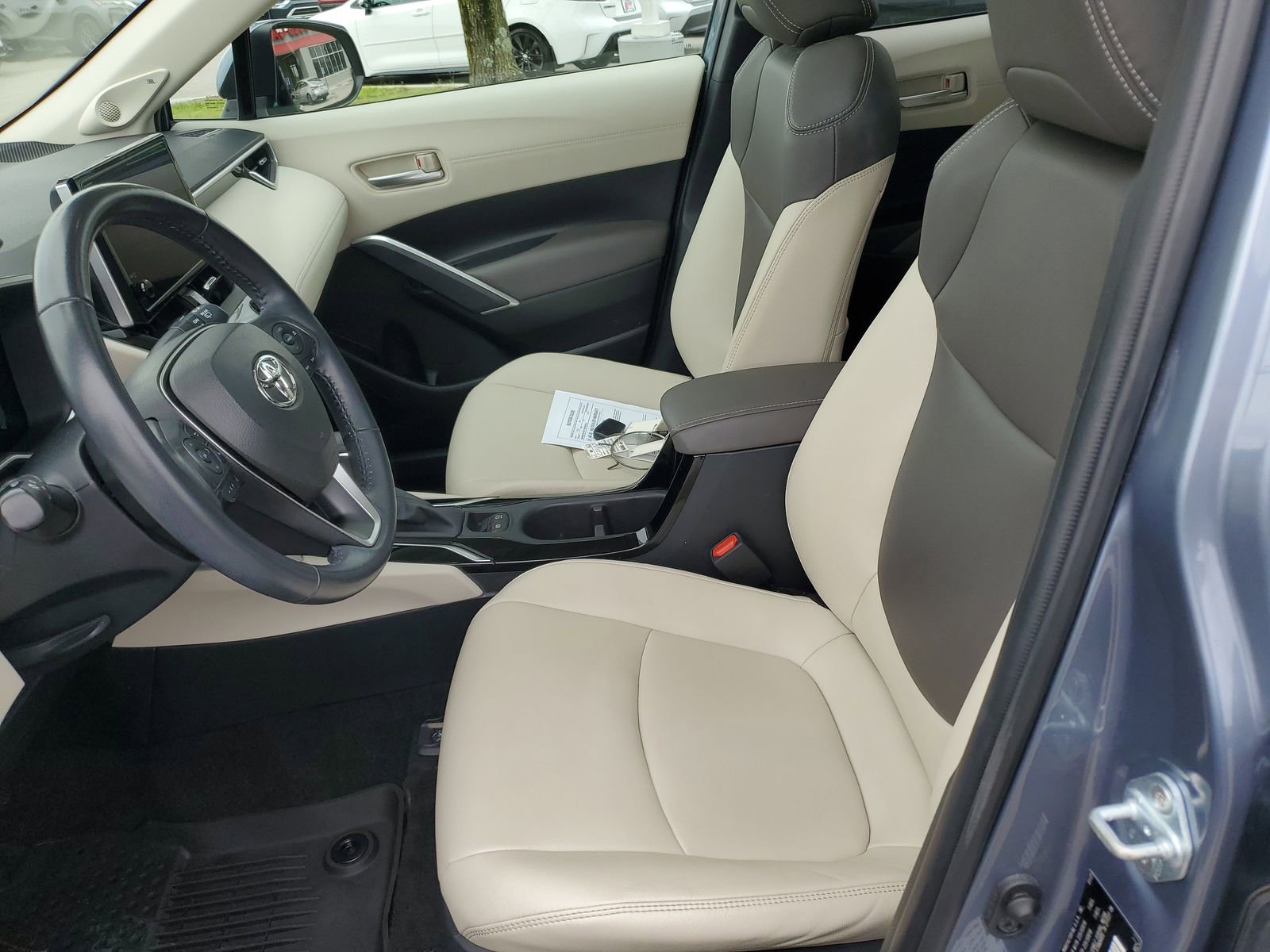 Certified 2023 Toyota Corolla Cross XLE w/ Convenience Package FWD image 16