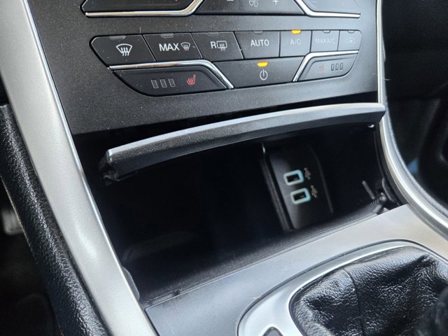 Used 2017 Ford Edge SEL w/ Equipment Group 201A AWD/4WD image 11