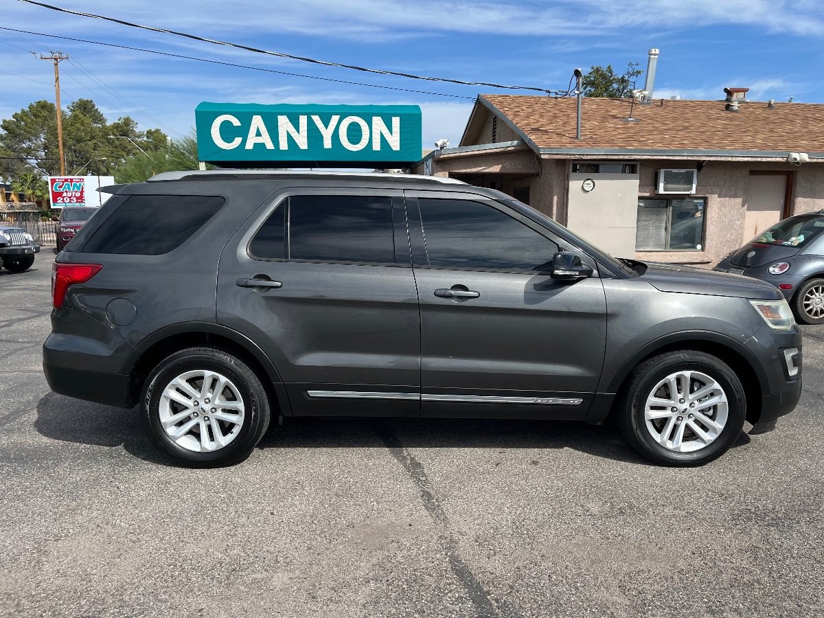 Used 2016 Ford Explorer XLT w/ Equipment Group 202A FWD image 3