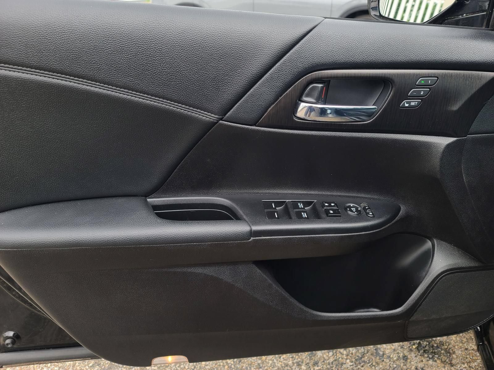 Used 2015 Honda Accord EX-L image 12